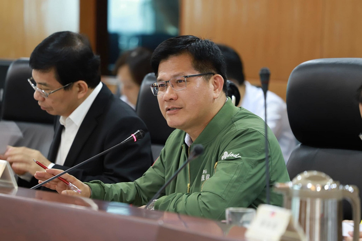 林佳龍今日再針對長榮勞資爭議發表意見，呼籲勞資雙方盡早解決紛爭，不要傷害到第三者。（資料照） 圖：林佳龍臉書