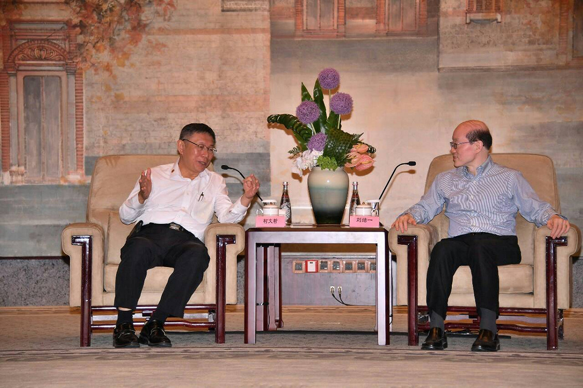 台北市長柯文哲（左）與中國國台辦主任劉結一（右）會面。 圖：台北市政府 / 提供
