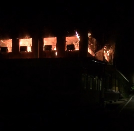 新北市石碇區南勢坑的台北靈糧堂石碇禱告園半夜發生火警，造成2死3傷。 圖/新北市消防局提供