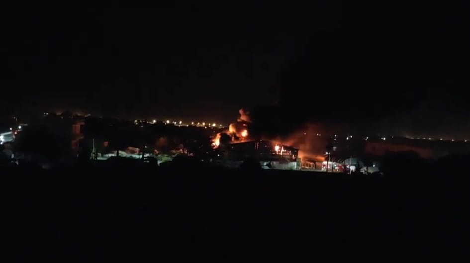 高雄湖內塑膠工廠深夜大火 延燒4.5小時凌晨才撲滅