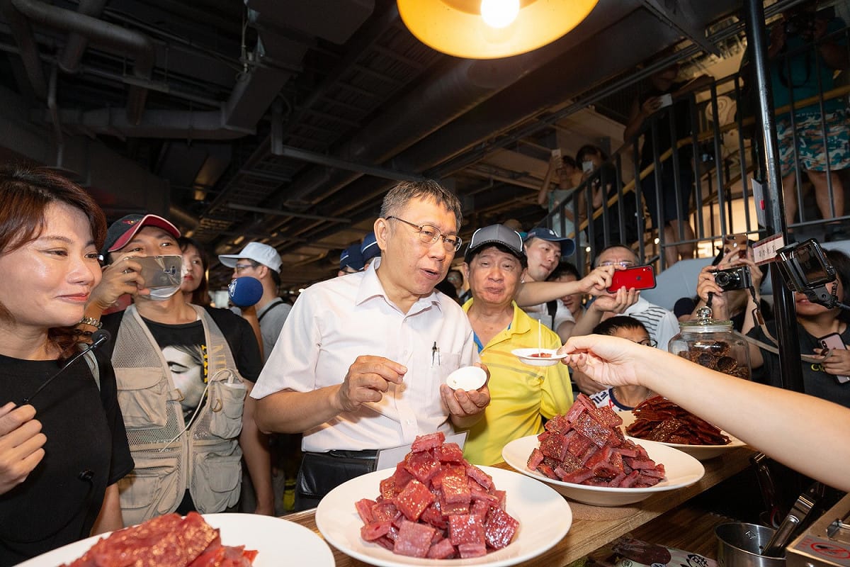台北市長柯文哲結束雙城論壇訪中行後，週末兩天南下高雄、台南參訪。 圖：柯粉俱樂部 / 提供