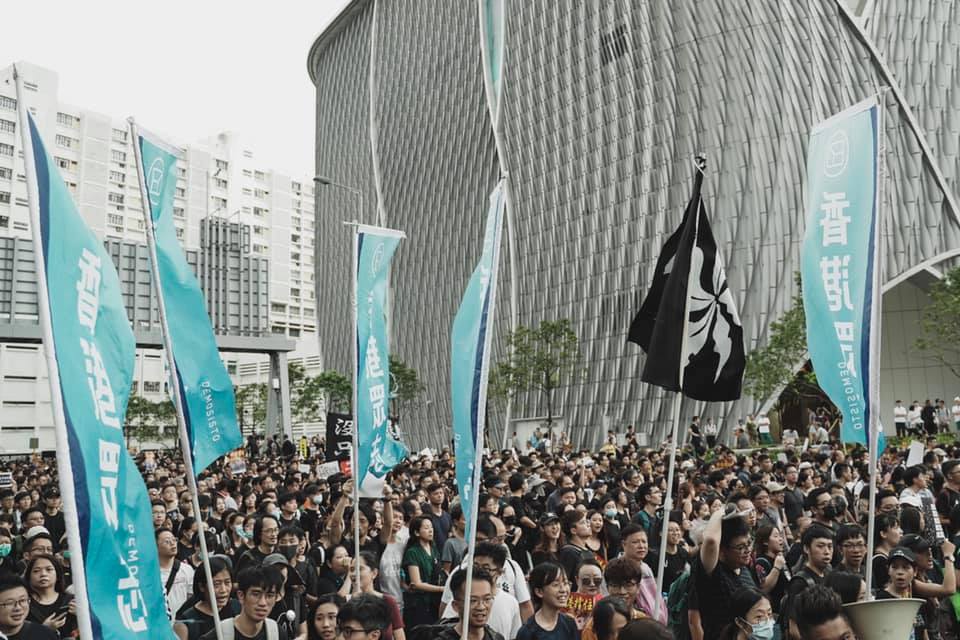 香港民眾今（7）日再度發起大遊行，起點為「尖沙咀梳士巴利花園」，行經九龍公園徑、廣東道、柯士甸道，以高鐵西九龍站為終點。 圖：翻攝自香港眾志/臉書