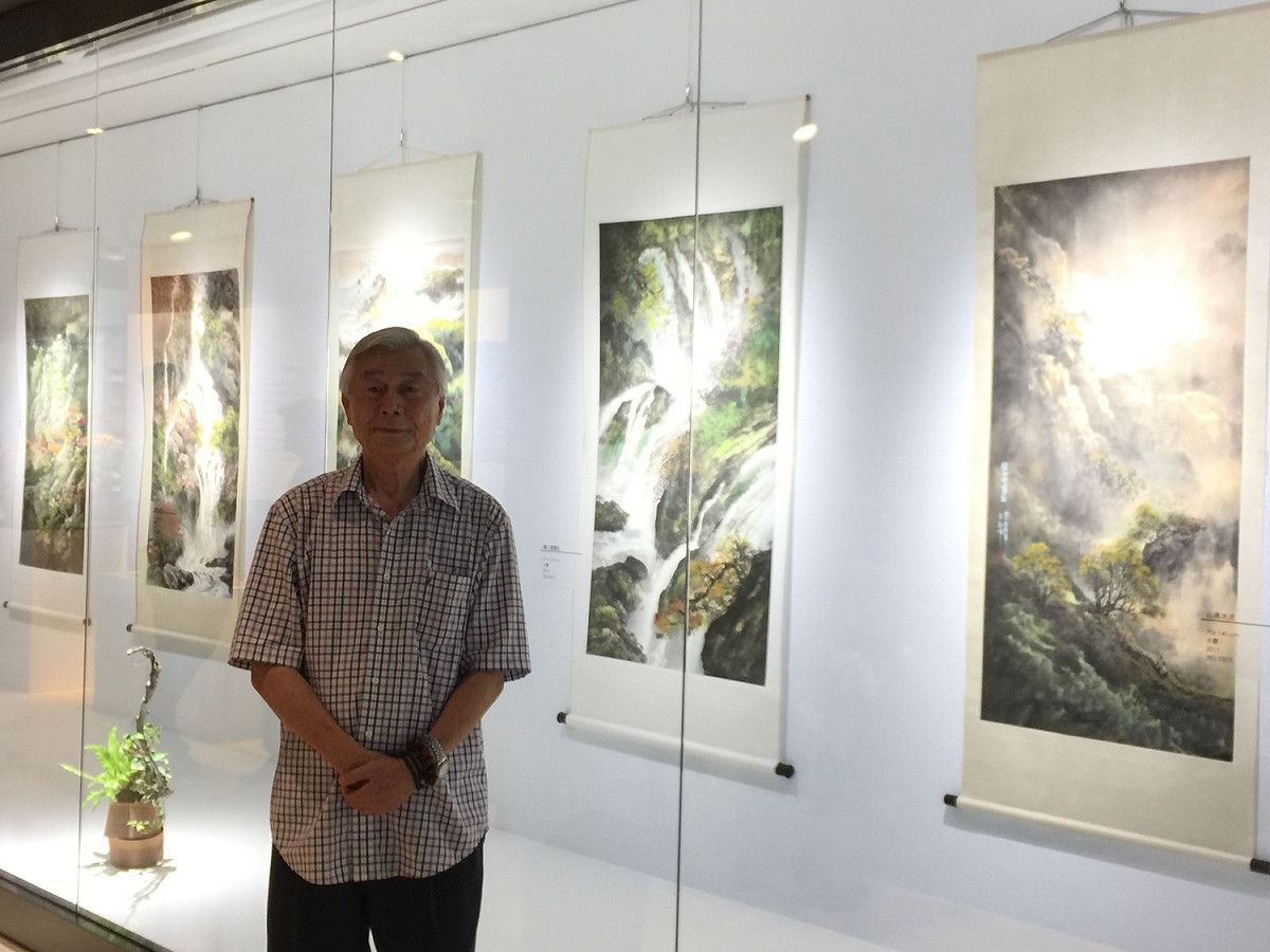 黃茂松正在中友時尚藝廊舉行個展。 圖：中友時尚藝廊/提供