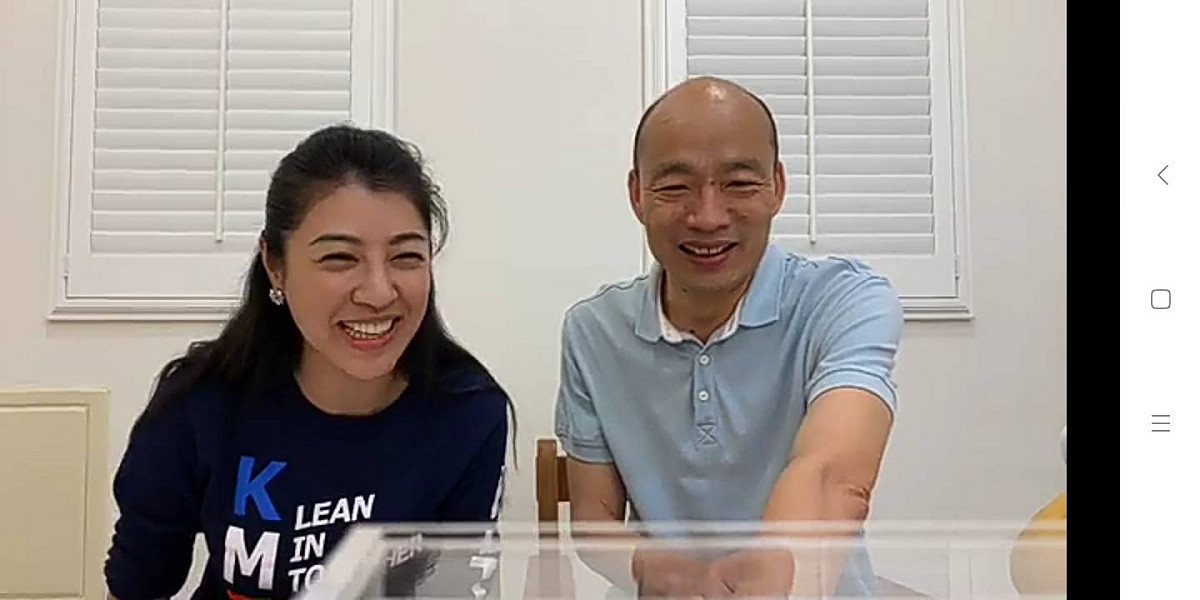 高雄市長韓國瑜（右）與立委許淑華（左）。 圖：翻攝韓國瑜臉書直播