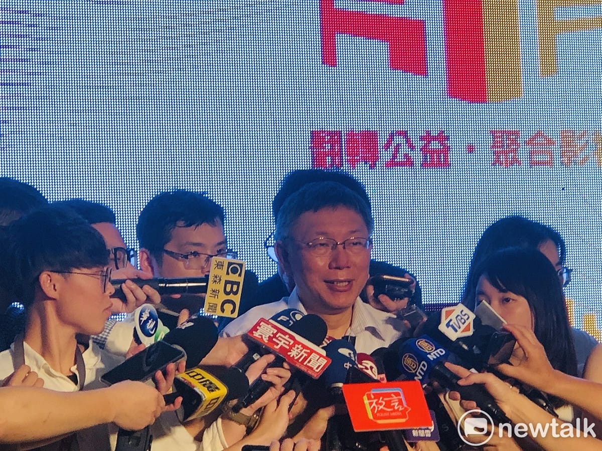 台北市長柯文哲今（8）日上午出席台北NPO聚落「入厝」同歡會後受訪。 圖：謝莉慧/攝