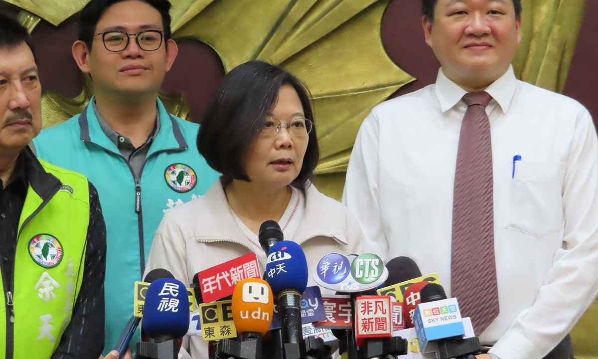 總統蔡英文8日前往新北市議會。 圖：林昀真/攝