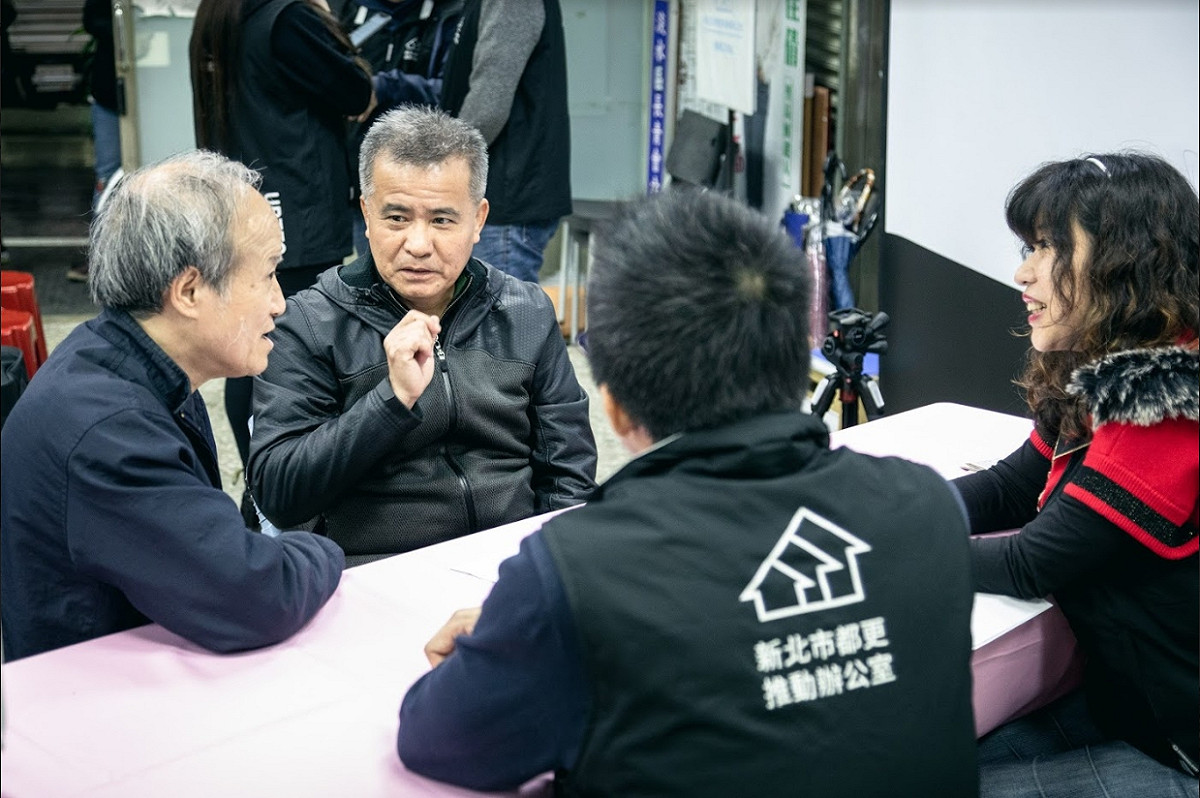新北市都更推動辦公室設置前進工作站，提供諮詢服務、協助溝通整合。 圖/新北市政府提供