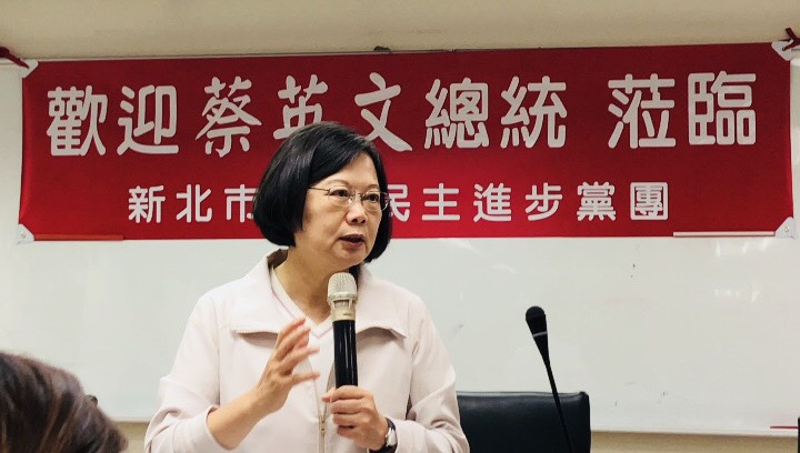 蔡英文總統今午與新北市議員便當會，親口向議員下動員令，並成立 line群組對抗假消息。  圖：新北市議員張志豪提供