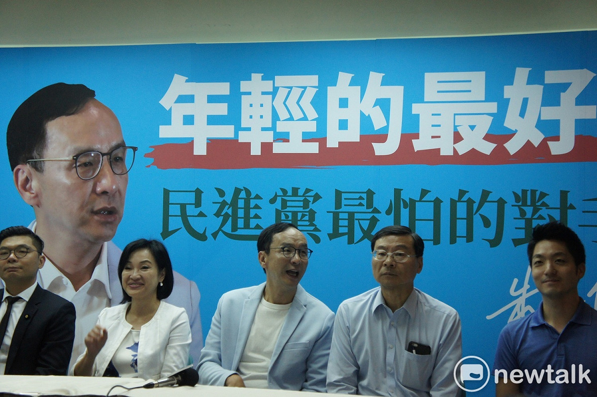 國民黨立委蔣萬安（圖右一）現身力挺前新北市長朱立倫。 圖：黃建豪/攝