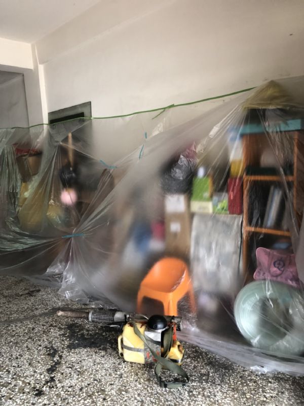 台南市政府呼籲戶內化學防治時不要過度包覆，以避免成蚊躲避在內。 圖：台南市政府衛生局／提供