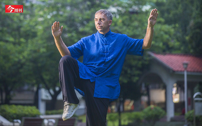馬培德因為喜歡李小龍，12歲開始接觸中國拳，愛上中華文化，某次在新加坡比賽時，看見中醫針灸後大感興趣，更立下了學習中醫的志向。 圖：今周刊/提供