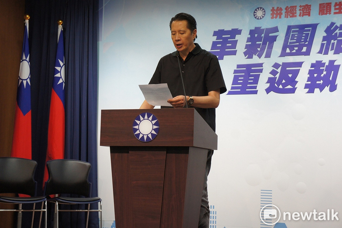 國民黨發言人歐陽龍轉述中常會後討論事項。 圖：黃建豪/攝