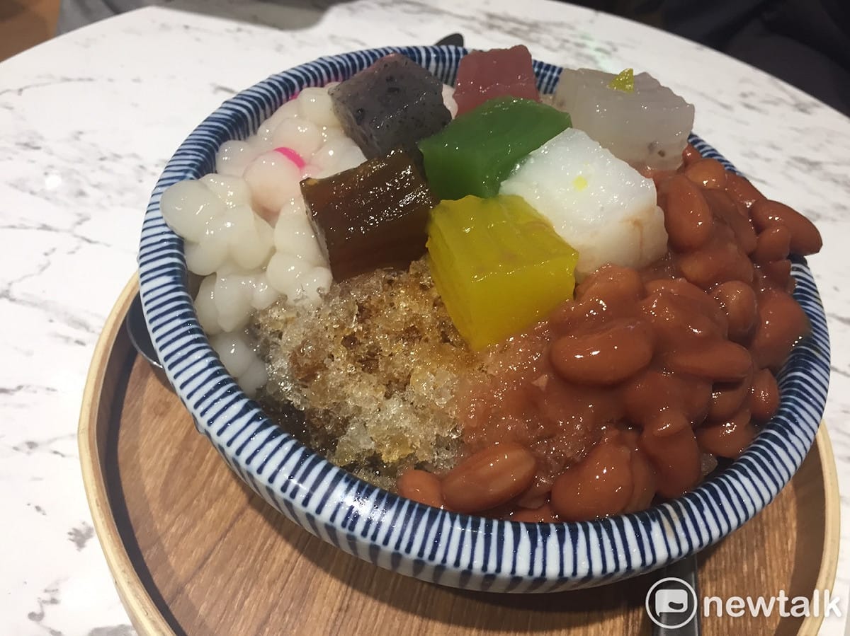 國健署表示，刨冰熱量也很高，若每天皆食用，一個暑假體重會增加高達5.1公斤 圖：閻芝霖/攝
