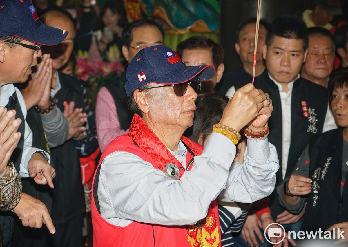 郭台銘日前走訪苗栗大開選舉支票，並指出政見若跳票，媽祖和關公都會來找他。 圖：張良一/攝 (資料照片)