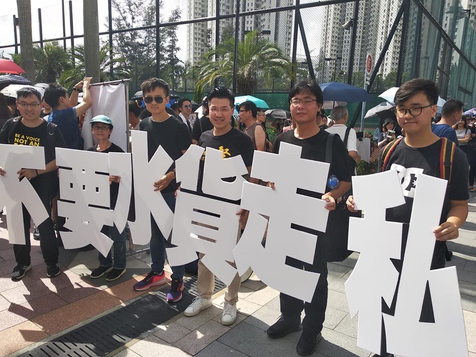 上水廣場爆警民衝突 港警出動胡椒噴劑和警棍 圖：翻攝范國威 Gary Fan臉書