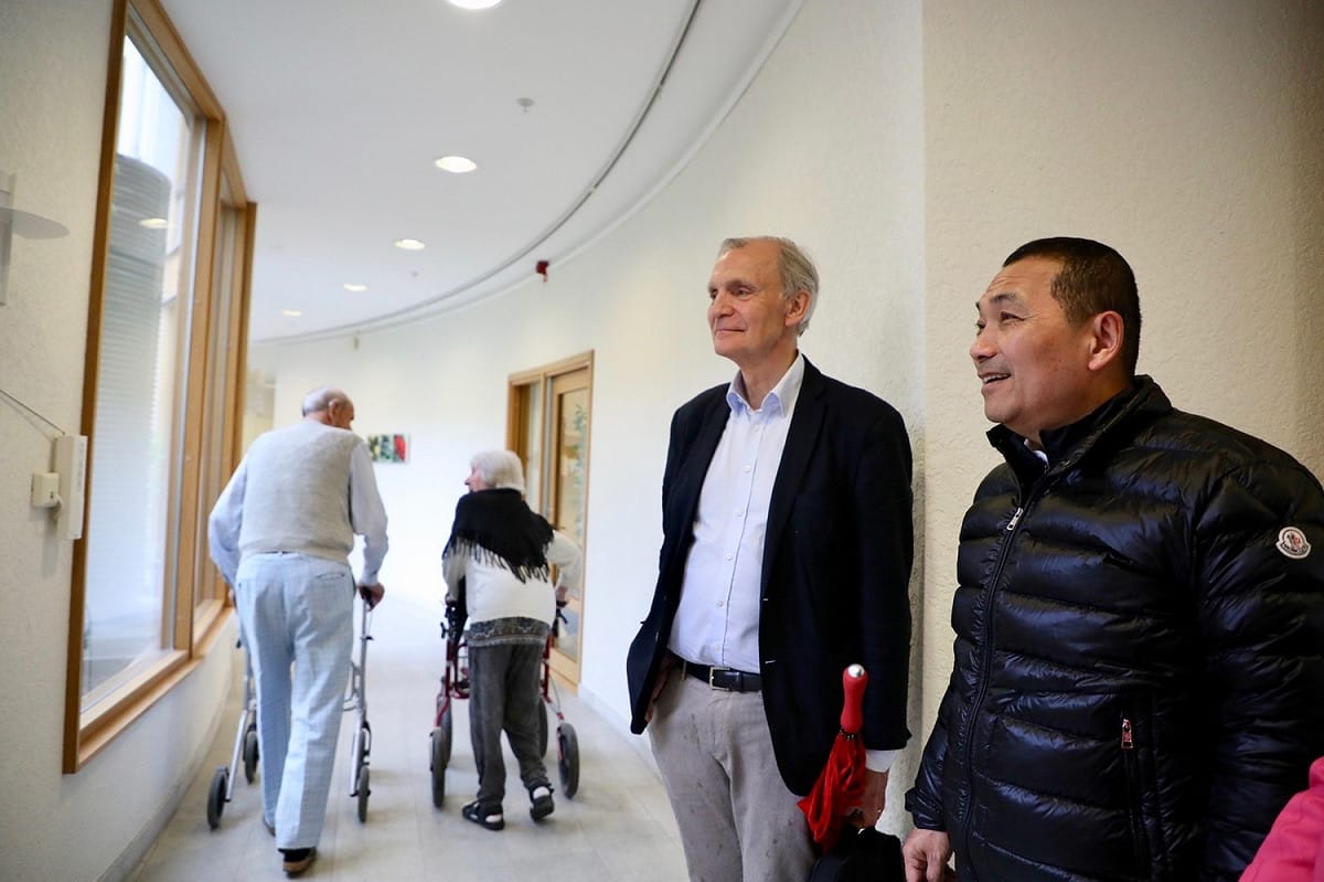 侯友宜由Swedish Quality Care執行長Mr. Bjorn Wigstrom陪同參訪。  圖：新北市政府提供