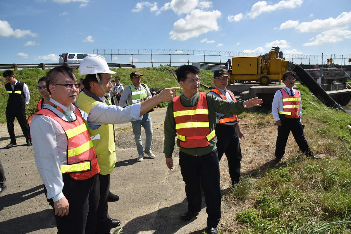 交通部長林佳龍視察F幹線排水口及大型抽水機具 圖：交通部/提供