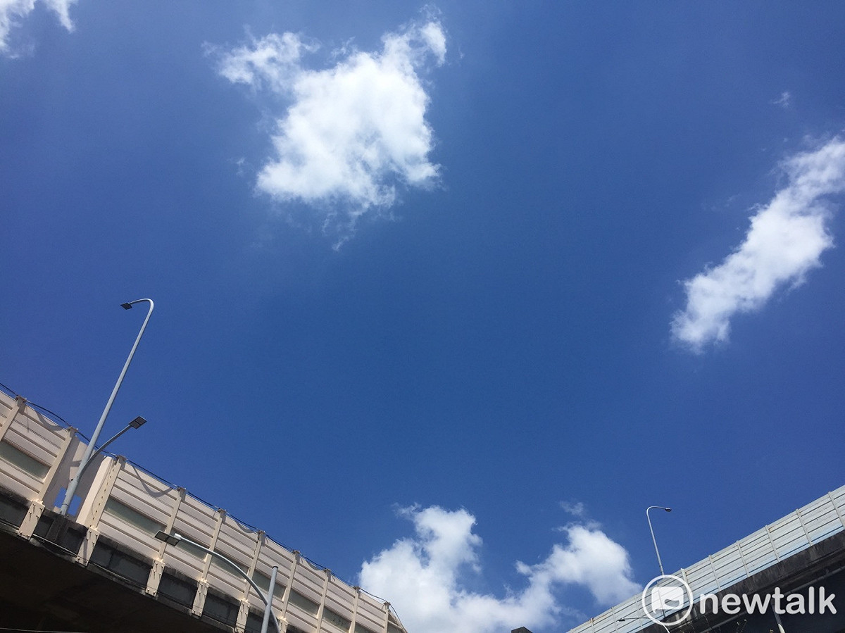受丹娜絲颱風外圍環流沉降影響，北部地區今（17）日氣溫在38度以上 圖：閻芝霖/攝