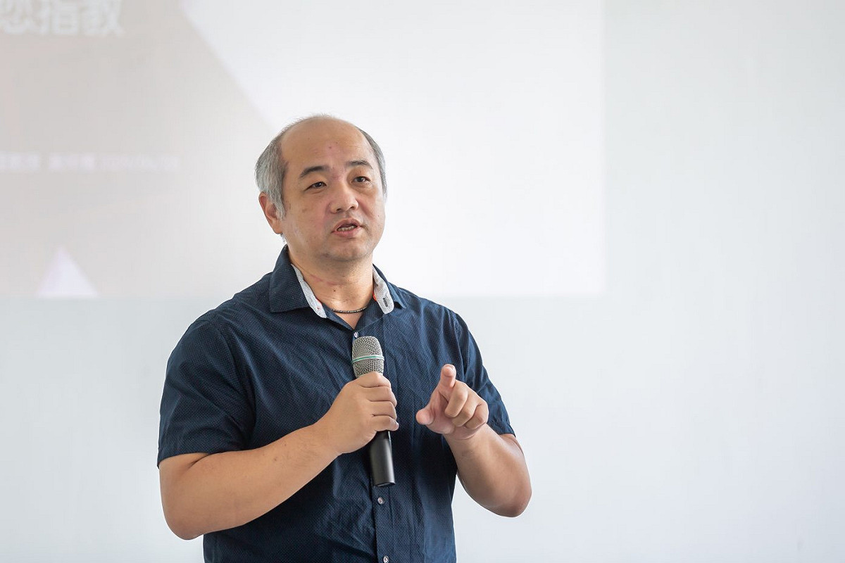 大學入學考試分發會執行秘書王育民表示，今年的指考錄取名額下降了5678名，最低39分就能念大學。 圖／記者黃仁杰攝 , 2019.07.18