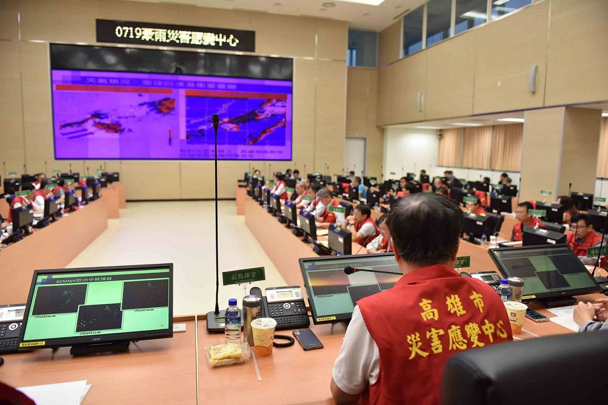 高雄市副市長李四川主持0719豪雨第2次工作會議。 圖：高雄市政府提供