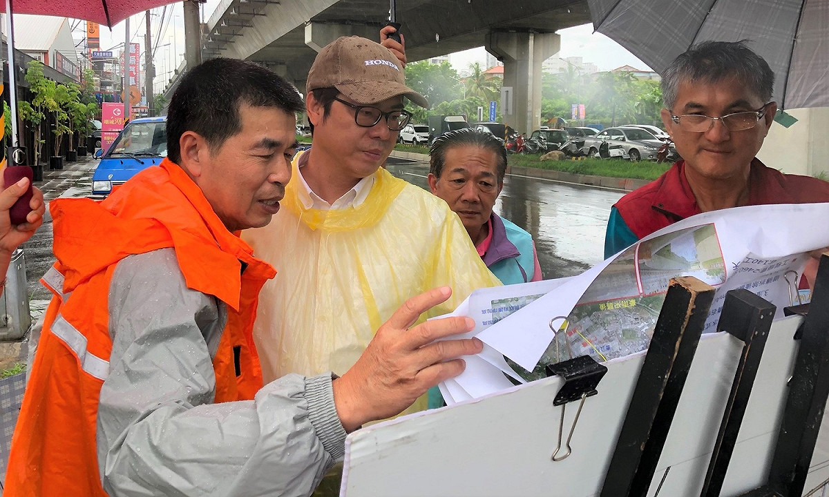 陳其邁表示，台灣西南方外海仍有雷雨胞正在發展，提醒大家仍不能大意。 圖/翻攝自陳其邁臉書