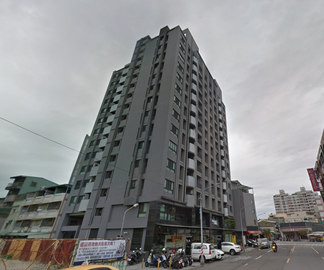 苓雅區「裕藏富邑大廈」。 圖：翻攝Google Map街景
