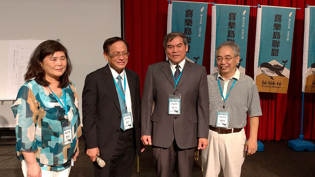 羅仁貴(右二)表示，現階段沒有規劃推派自家總統候選人的想法。 圖：陳佩君/攝