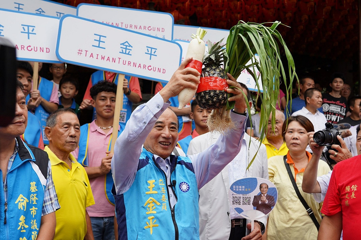 王金平出席基隆市王金平之友會成立大會，受到支持群眾熱烈歡迎。 圖：王金平辦公室／提供