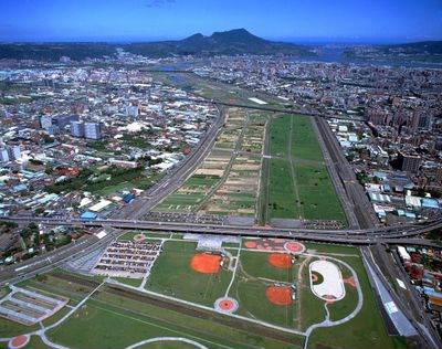 五股溼地過去有萬頃田地，曾為台北地區糧倉，現在是許多鳥類停留、居住的生態寶地。 圖：新北市觀光旅遊網／提供