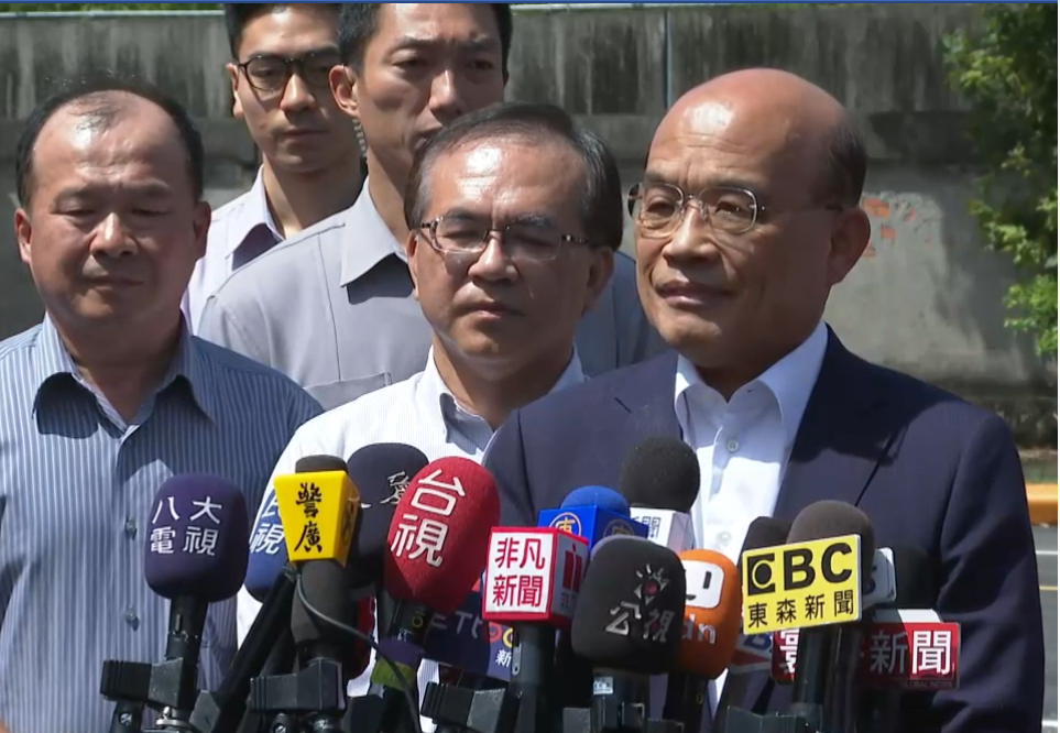 對於隨總統出訪的國安人員走私菸品，行政院長蘇貞昌今（23）日受訪時強調，政府理當「嚴查嚴辦」。 圖：謝莉慧/攝