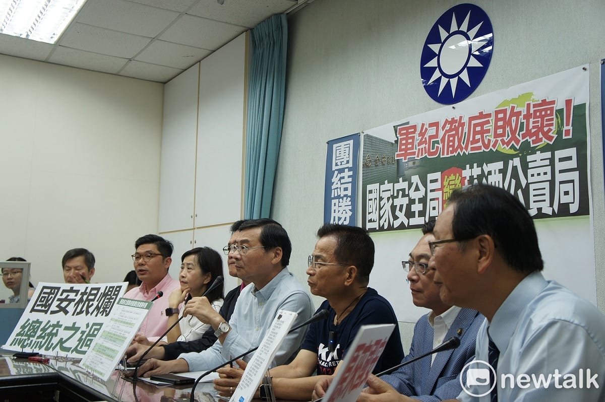 立法院國民黨團，要求總統蔡英文為國安人員走私一事向國人道歉。 圖：黃建豪/攝