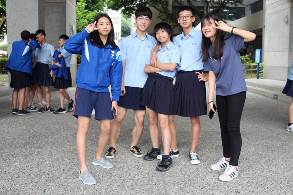 為打破性別刻板印象，新北市立板橋高中在今年五月校慶舉辦「板中男裙－裙聚效應」活動，邀請男同學一起穿裙子。 圖 : 新頭殼資料照片