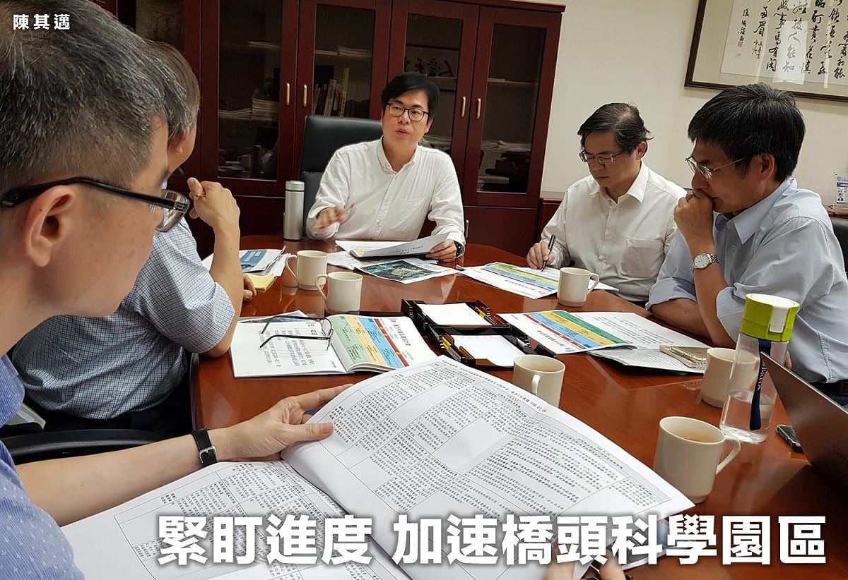 陳其邁強調，橋頭科學園區是蔡英文總統對高雄的承諾，預計將為高雄創造每年1,000億元產值，以及多達11,000個優質就業機會。 圖：擷自陳其邁臉書