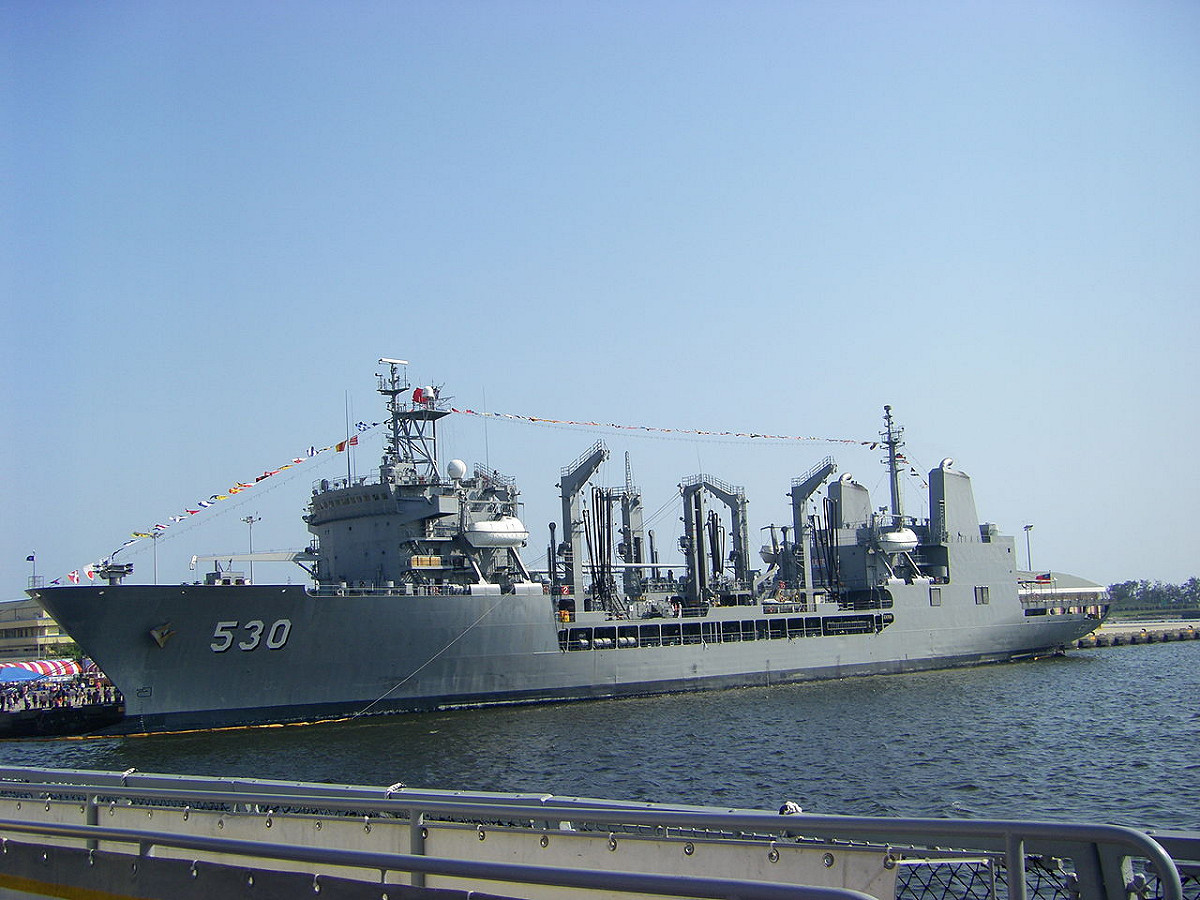 舷號530「武夷軍艦」。 圖：翻攝維基百科/阿文作品