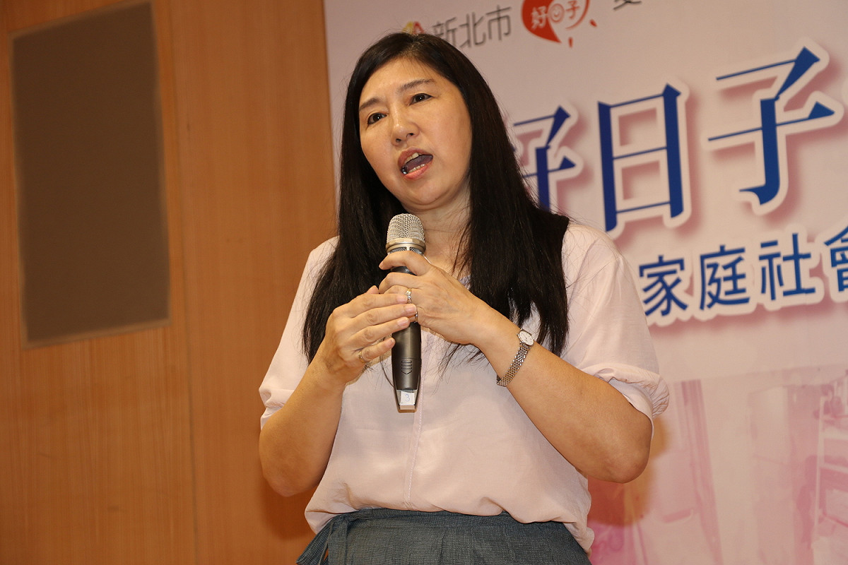 基督教芥菜種會處長周幼梅說類家庭的照顧很辛苦，非常感謝善心人士資助。  圖：新北市社會局/提供