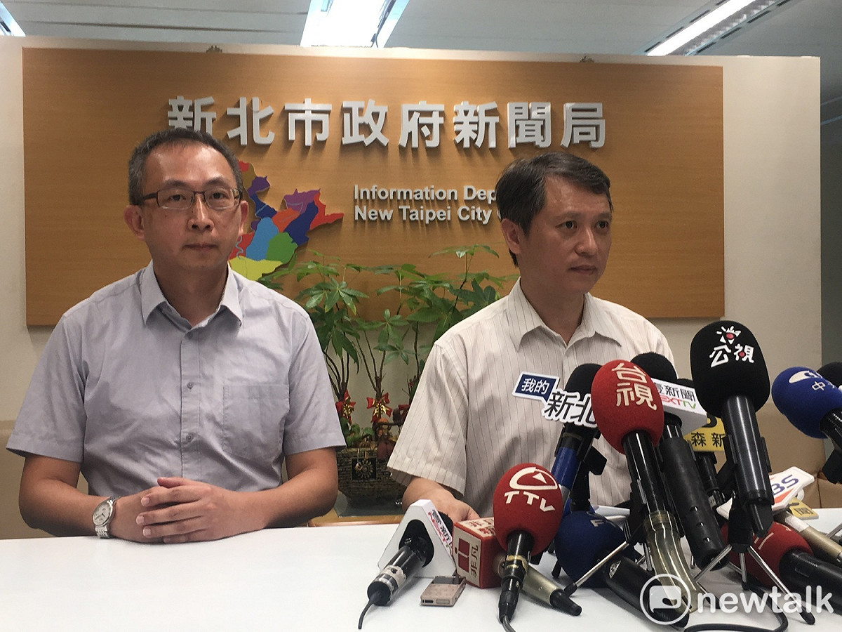 勞動局長陳瑞嘉及就業服務處處長林澤州召開記者會對外說明副局長吳仁煜遭砍事件始末。 圖：林昀真/攝