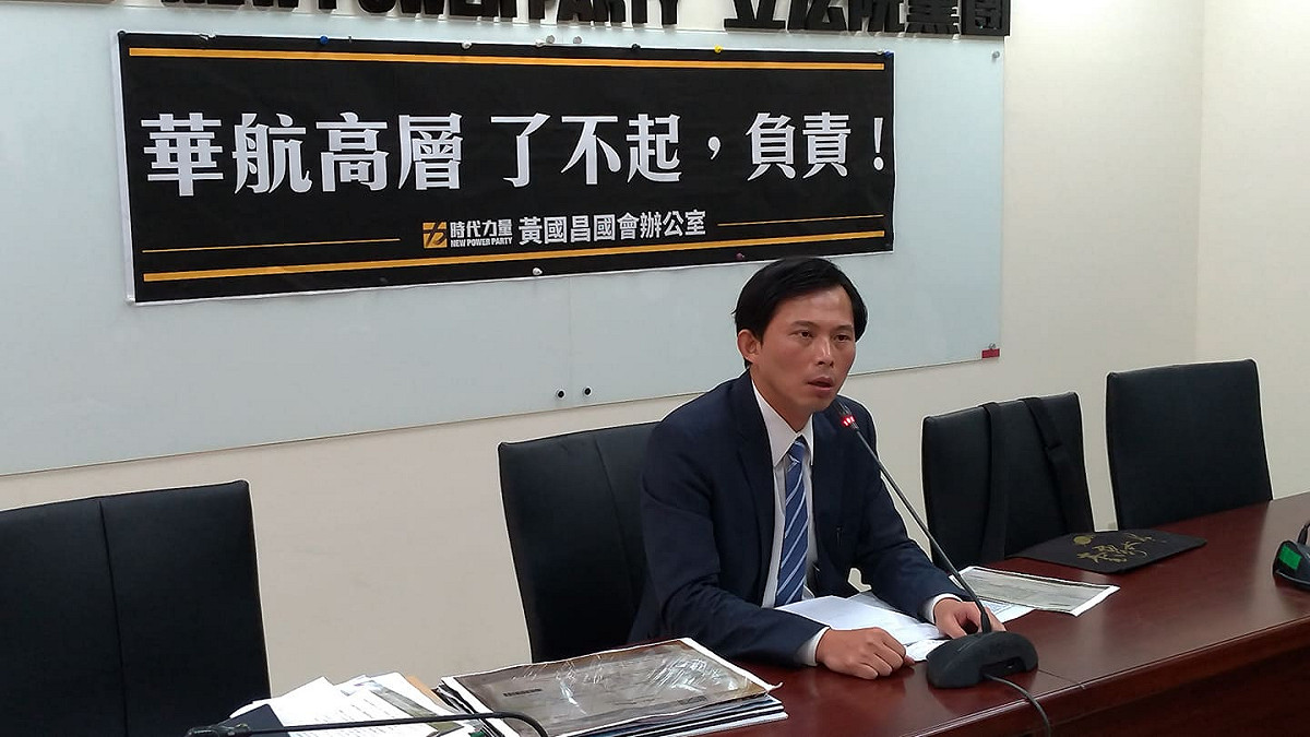 針對華航記者會，黃國昌下午召開記者會回應。 圖：陳佩君／攝