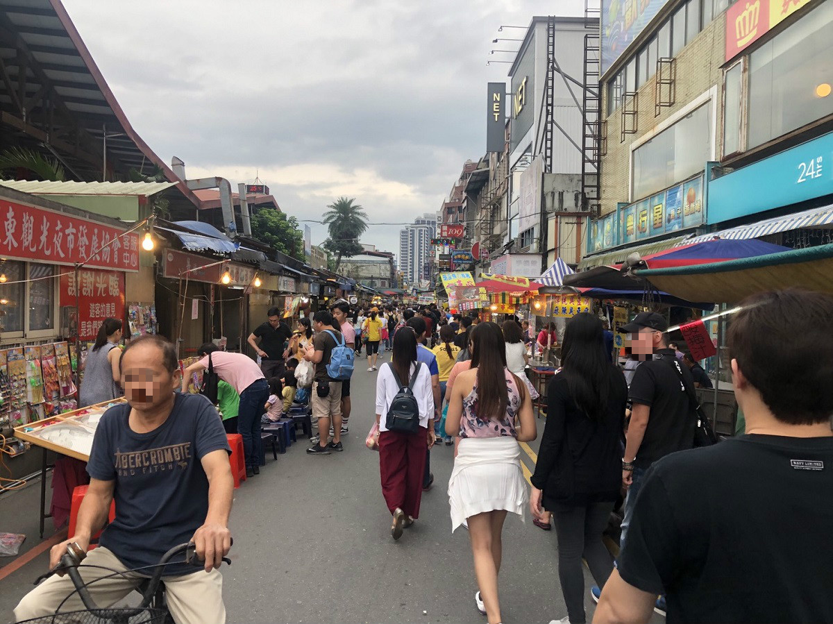 夜市擺攤超好賺？老闆娘揭「殘酷現實」：已非 10 年前...。 圖：許苡晴/攝