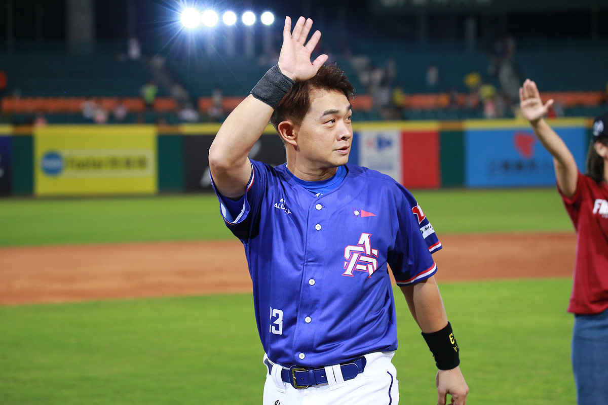 中華職棒30年明星賽，中職明星隊內野手彭政閔獲選單場MVP。 圖：葉政勳/攝