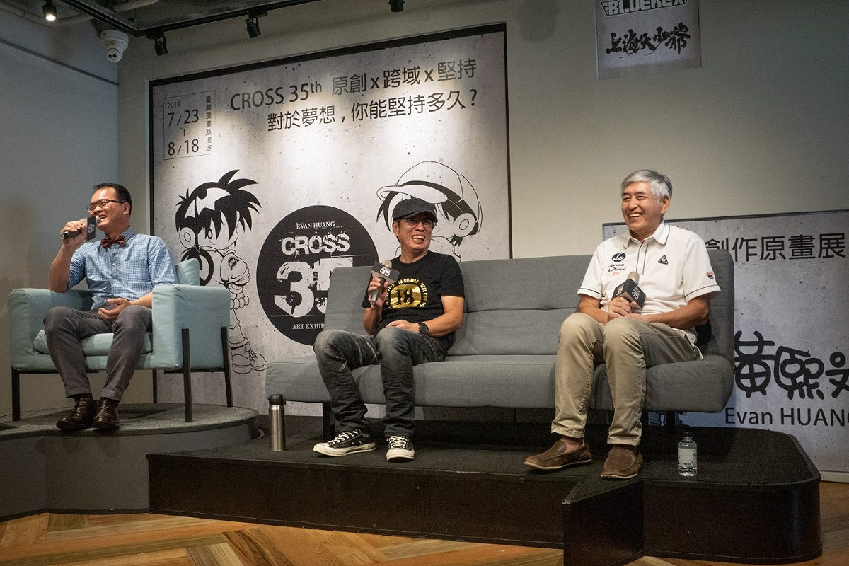 漫畫家黃熙文創作原畫展在台灣漫畫基地開展，知名主持人鄭弘儀、導演柯一正，以及黃振隆、賴有賢、阮光民、小莊等多位漫畫界人士都到場參加。 圖／文化部提供