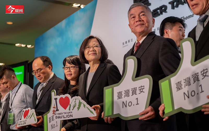 兼任行政院資安長的行政院副院長陳其邁也指出，台灣目前每月平均面對3億次的駭客掃描（攻擊前的探勘）、3千萬次攻擊；對政府的攻擊多數來自中國。 圖：今周刊/提供