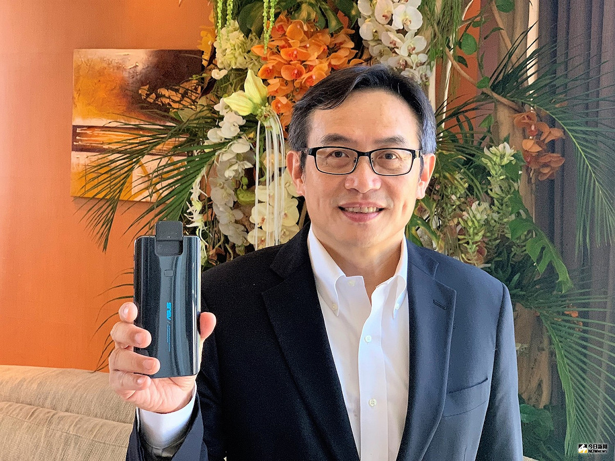 林宗樑提到，ZenFone 6上市的預估需求已超出華碩當初預期的3倍，華碩有信心在高階手機市場中拿到前三名的成績。  圖／記者劉士成攝