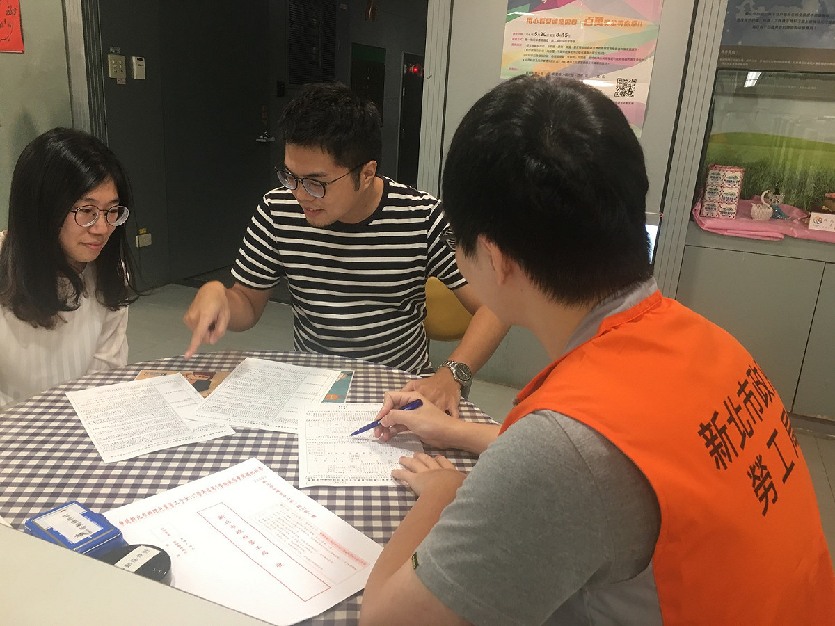 新北市提高失業勞工子女就學費用補助比照公教人員子女補助標準，私立大學補助金額最高可到3萬5800元，公立大學則為1萬3600元。  圖：新北市政府勞工局／提供