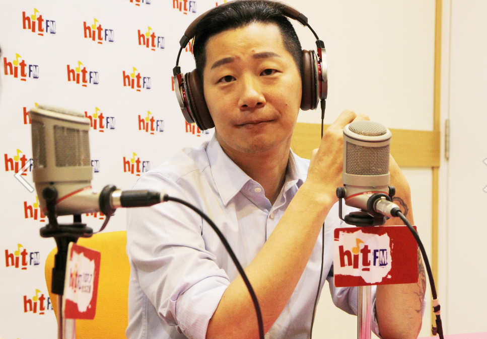 立委林昶佐昨宣布離開時代力量，今接受電台專訪。 圖:Hit Fm《周玉蔻嗆新聞》製作單位提供