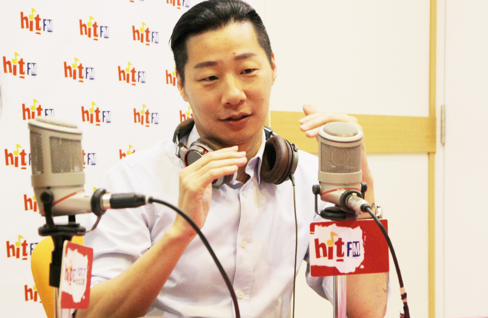 立委林昶佐昨宣布離開時代力量，今接受電台專訪。    圖:Hit Fm《周玉蔻嗆新聞》/提供