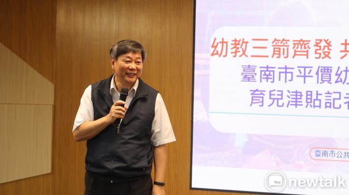 台南市教育局長鄭新輝指出，自8月1日起，台南市轄區內的公立、非營利、準公共及平價幼兒園已達348家，共可提供家長2萬4,198個平價教保服務名額，平價與公共化比率由25%，一舉提高至49.1%。 圖：黃博郎／攝