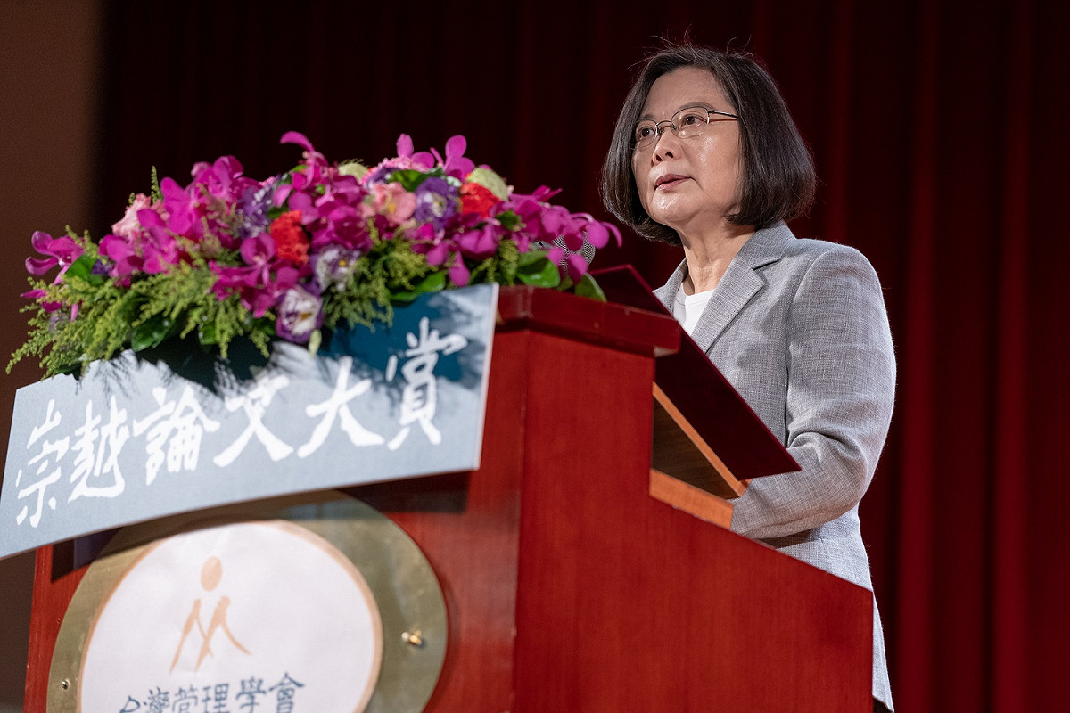 蔡英文總統今（3）天出席「第12屆崇越論文大賞暨第4屆崇越行銷大賞頒獎典禮」。 圖：總統府提供
