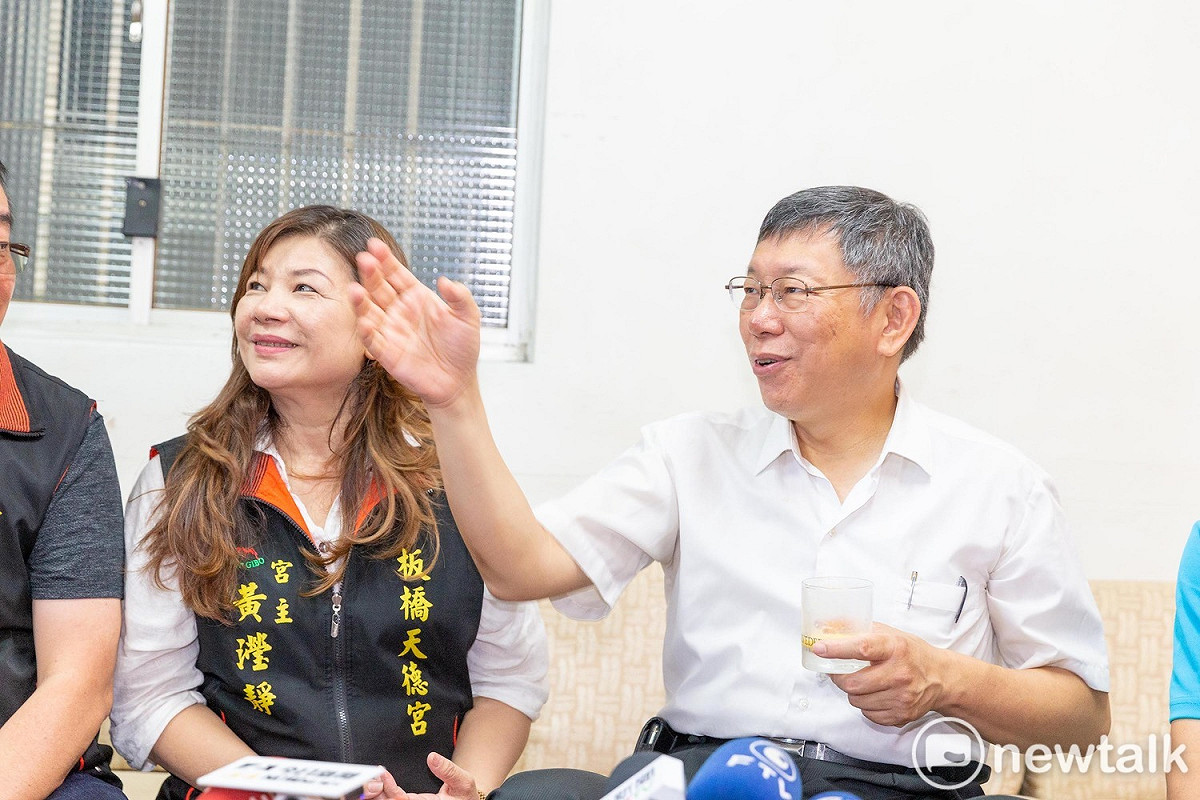 台北市長柯文哲今赴新北市板橋天德宮參拜。 圖：柯粉俱樂部 / 提供