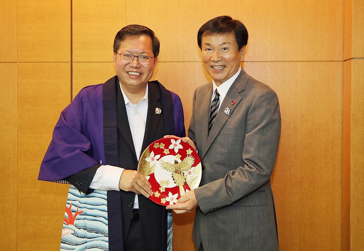 桃園市長鄭文燦106年拜會千葉縣知事森田健作。 圖：桃園市政府／提供（資料照）