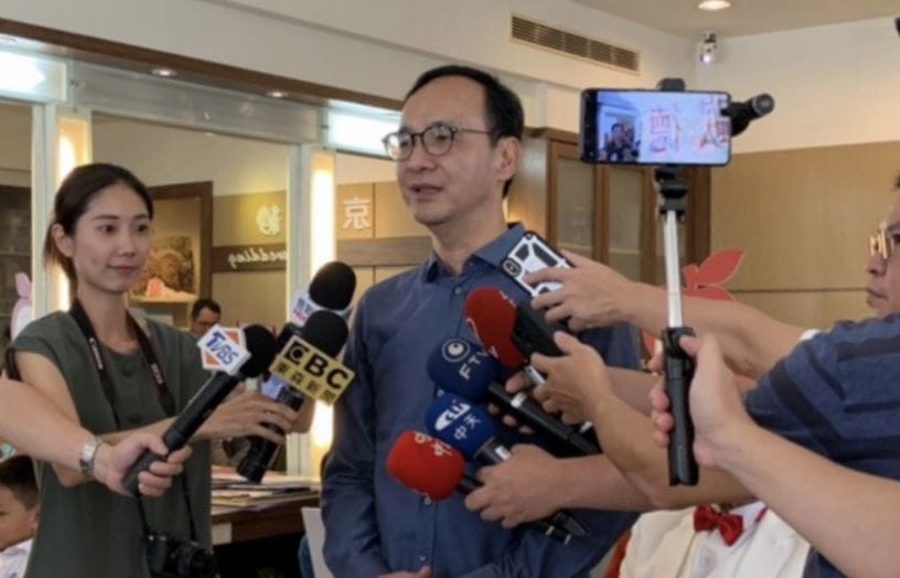 藍營拱「韓朱配」，朱立倫今天與韓國瑜國政顧問團社福組召集人馮燕等人聚餐，再度引發聯想。 圖：朱立倫辦公室／提供（資料照片）